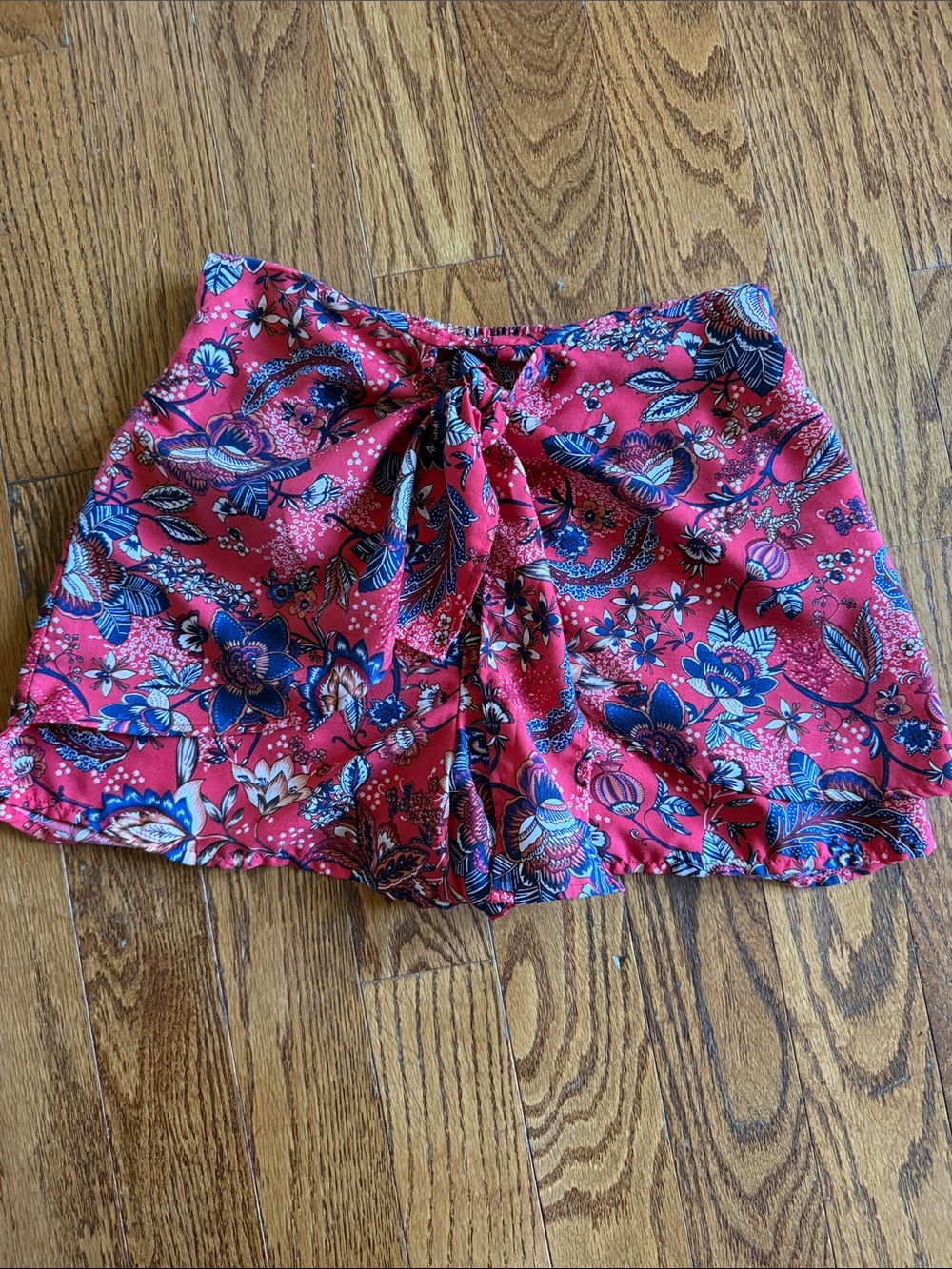 Floral Tie-Front red Women's Shorts